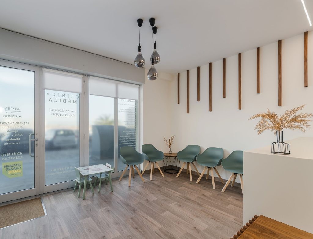 Receção e sala de espera da Clínica Prestígio